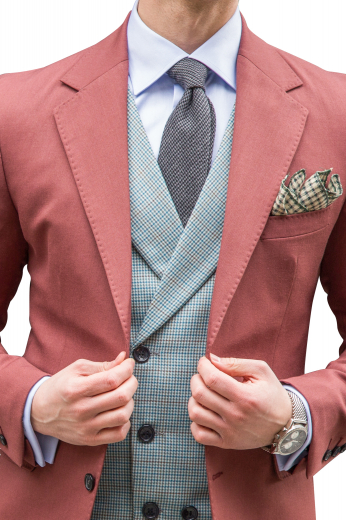 Style no.16469 - These men's salmon red blazer are tailor made in a fine wool and tweed and cut to a slim fit, featuring single breasted button closure and notch lapels. It is a fantastic formal wardrobe staple!