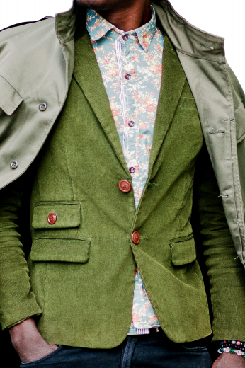 Style no.16471 - These men's green blazer are tailor made in a fine wool and tweed and cut to a slim fit, featuring single breasted button closure and notch lapels. It is a fantastic formal wardrobe staple!