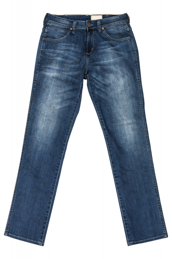 This men's denim pant is tailor made in fine denim, featuring levi style pockets and a zipper fly. They are a perfect casual classic for your capsule wardrobe!