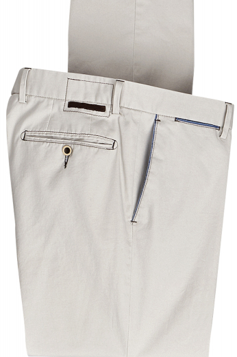 Style no.16547 - This men's custom made pale cream trouser is tailor made in a fine wool blend and cut to a slim fit, featuring slash pockets, extended belt loops and a flat front pleat. It is a fantastic option for your everyday wardrobe!