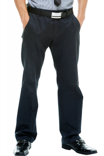 This men's black trouser is tailor made in a fine wool blend and cut to a slim fit, featuring slash pockets and a flat front pleat. It is a fantastic option for your everyday wardrobe!
