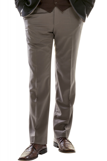 This men's brown pant is tailor made in a fine wool blend and cut to a slim fit, featuring slash pockets and a flat front pleat. It is a fantastic option for any formal wardrobe!