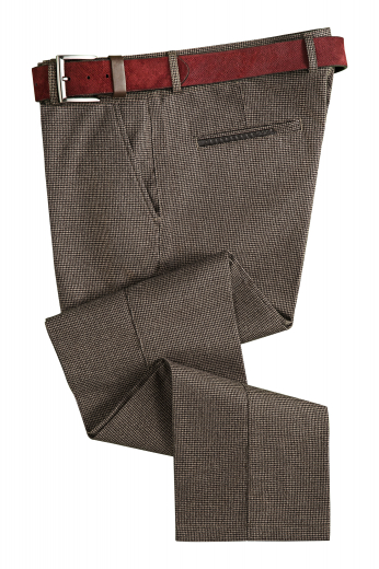 This men's brown houndstooth pant is tailor made in a fine wool blend and cut to a slim fit, featuring slash pockets, extended belt loops, and a flat front pleat. They are perfect for any formal wear, from the office to special occasions.