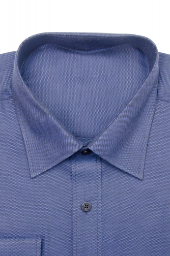 This men's slim cut shirt is tailor made in a fine linen blend and features an ainsley collar and rounded barrel cuffs. It is a classic wardrobe staple.
