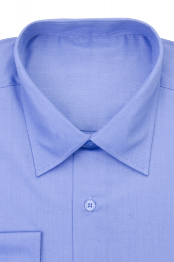 This men's light blue slim cut shirt is tailor made in a fine linen blend and features an ainsley collar and rounded barrel cuffs. It is a classic wardrobe staple.