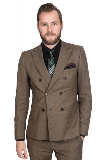 This men's pant suit is tailor made in a fine wool blend and cut to a slim fit, featuring a double breasted button closure, peak lapels, and patch pockets. 