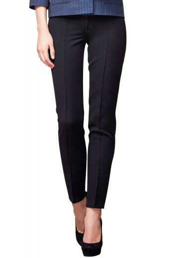 This women's tailor made pant is custom made in a wool blend. It is perfect for all occasions, made in a slim fit cut and featuring a two button closure. 