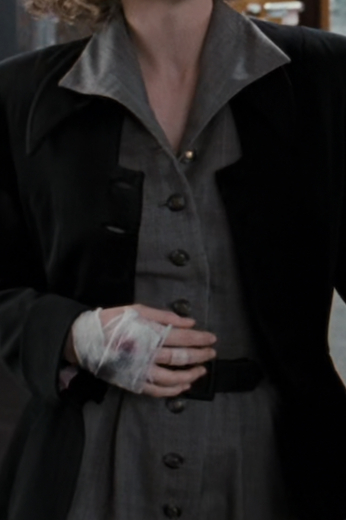 Tailored Catwoman Batman Returns Blazer Spoil yourself with this gorgeous Hollywood blazer worn by the iconic Michelle Pfeiffer as Catwoman in the epic Hollywood superhero movie Batman Returns. This Blazer is stylish and practical but can certainly be worn for cosplay.