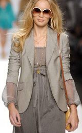 Featuring adorable lower pockets with cute flaps and a shawl collar lapel, these hip length formal jackets are perfect for interviews, formal gatherings and daily office work. With one front button to close, these custom-made blazers with surgeons sleeves, define line silhouettes. Wear with custom suit pants for a perfect formal look and custom dresses for a semi-formal party look.