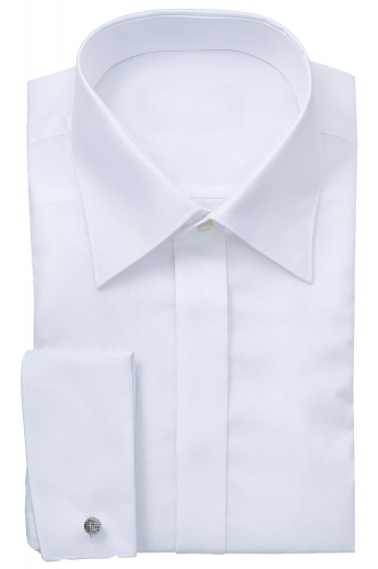 This men's slim cut tailored white button down is made in a fine linen blend and features an ainsley collar and squared edge french cuffs. It is cut to a perfect fit and is a great formal staple.