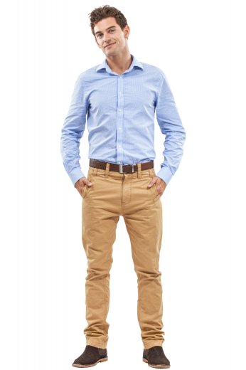 This men's slim cut light blue button down is made to measure to the perfect fit in a fine linen blend and features an ainsley collar and rounded barrel cuffs. 